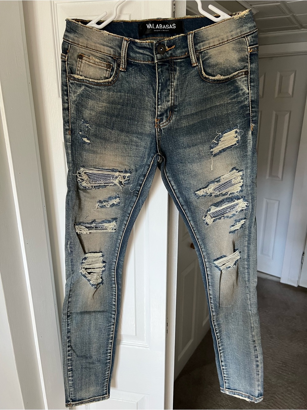 Valabasas Men’s Distressed Jeans